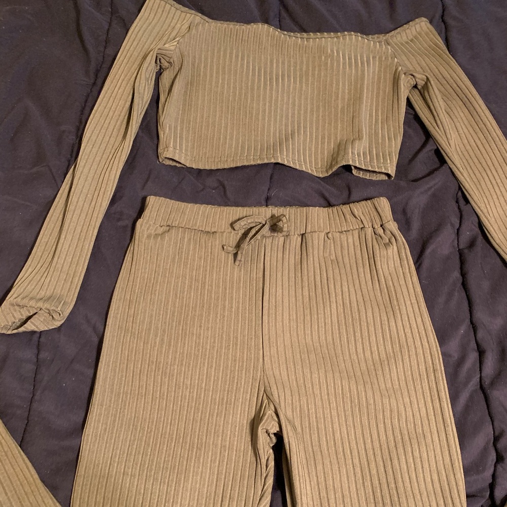 Beautiful pants set fits S-M